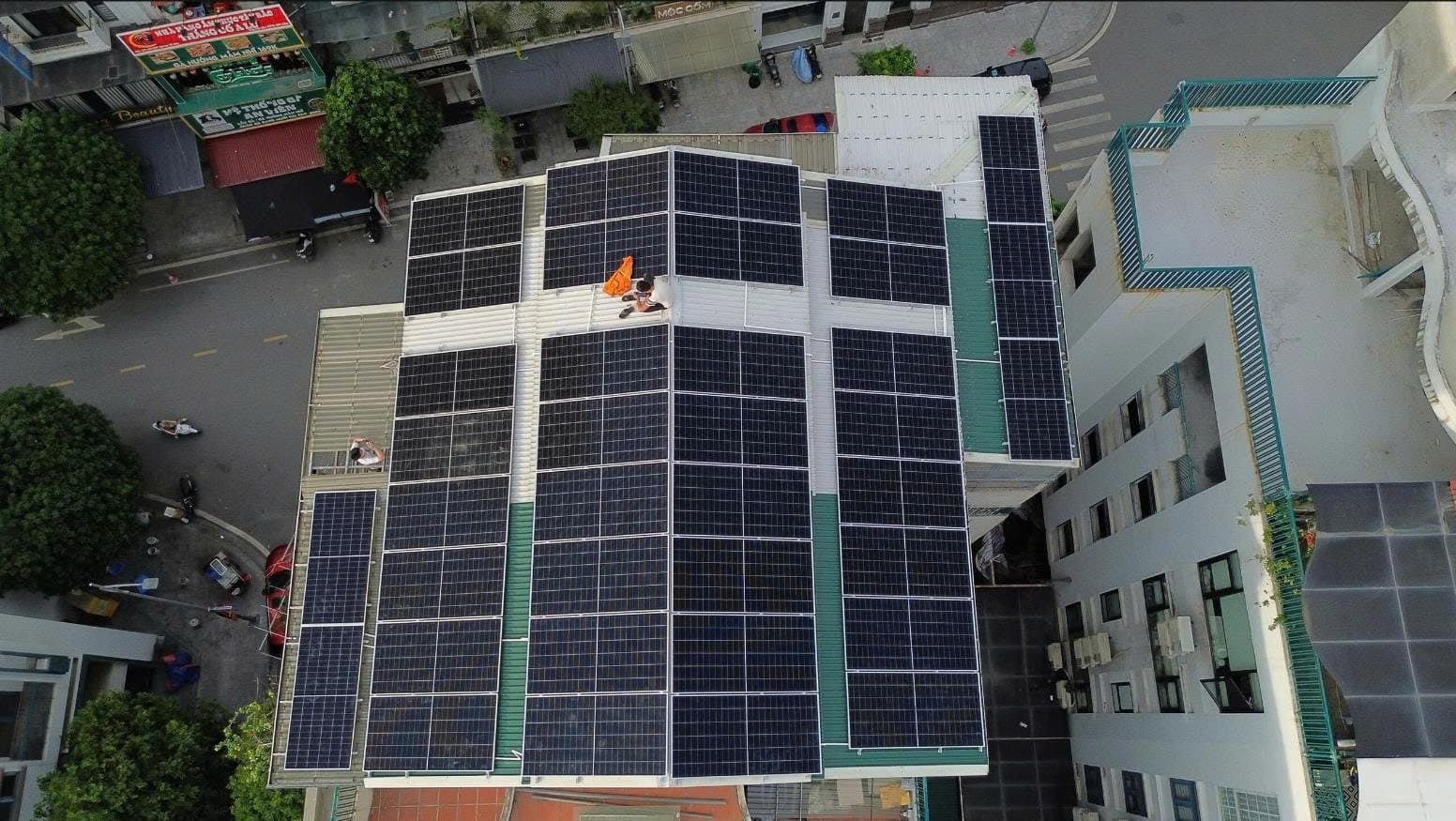 Hệ thống điện mặt trời 30kw cho quán cafe tại Hà Đông 